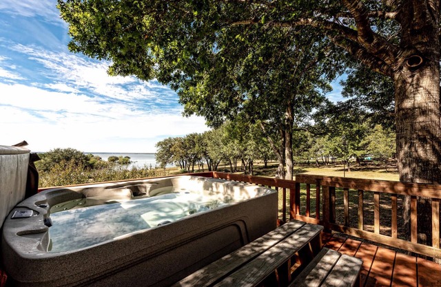 Best Lakefront, Amazing Sunset Home on Lake Whitney