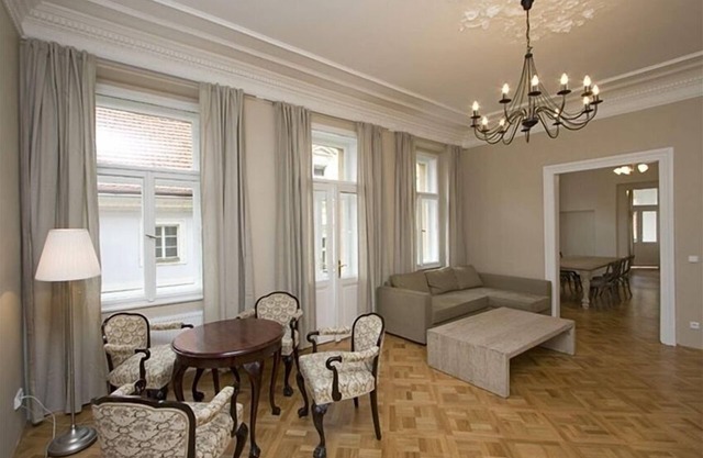 Best Location, Historic Center, Super-Classy large 3-BR Apartment