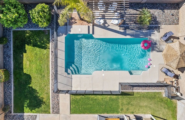 Best Location in Gilbert - Heated Pool, 4 Bedroom 'Plus'