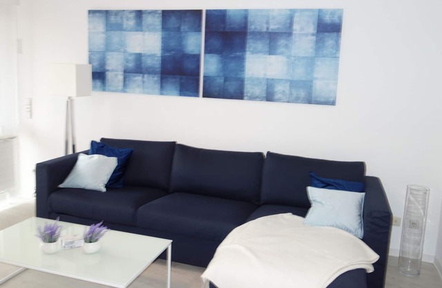Best Location, modern 2 BR with Terrace, 5 Min to Volkswagen, Netflix