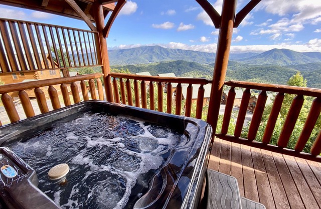 BEST LOG CABIN VIEW AT THE PRESERVE- Hot Tub, Game Room, Loft, Pool/Spa INCLUDED