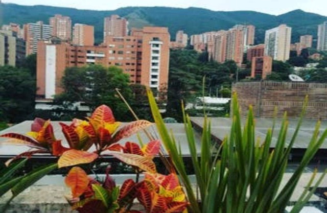 BEST! Luxury Penthouse! 6 min Walk to All, 5 Stars!