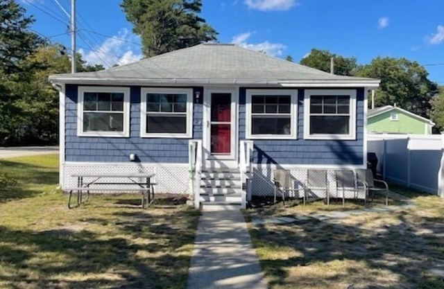 Best Maine Beach just steps away from charming, 2 bedroom, beach cottage in Kinney Shores!