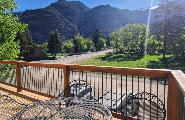 Best Mtn Amphitheater&fireworks views from PRIVATE DECK-1200MGPS-River-BBQ yes!