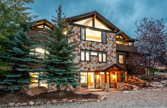 Best of Bear Hollow. Lavish 7-Bedroom For Winter and Summer Fun.