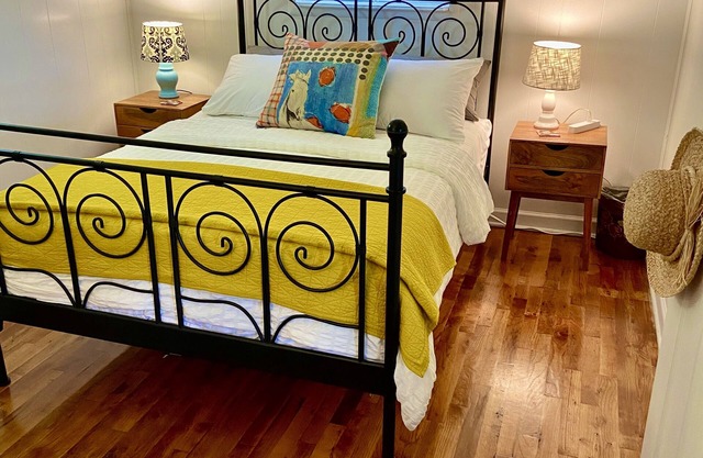 ↠» Best of Both Bungalow «↞ 20 min to the Beach!