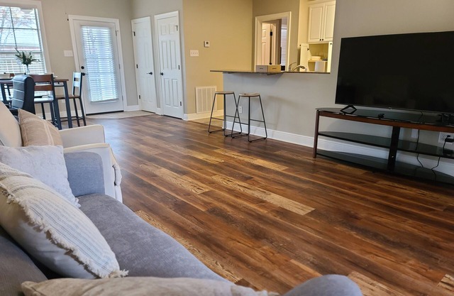 Best of Pineville! 2b/2b,Queen beds, Wifi, Tv, Camp B, P&G, Cleco, & LC WELCOME!