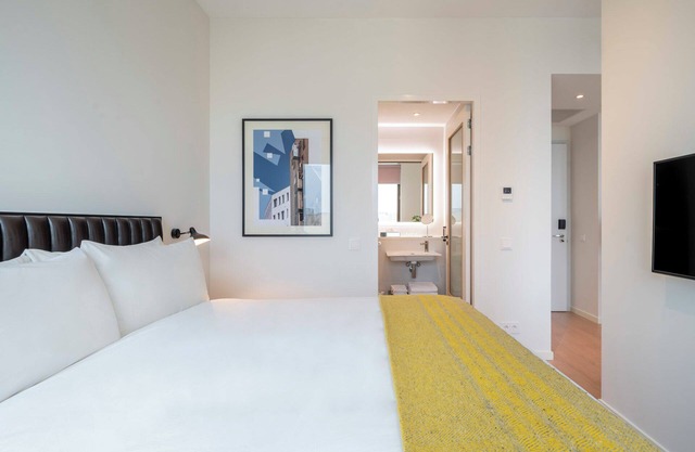 Best Place to Stay in Amsterdam! Spacious Suite with Fully-equipped Kitchen!