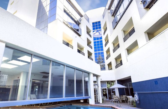 Best Place to Stay in Oregon! TWO Large Units, Onsite Pool, Parking!