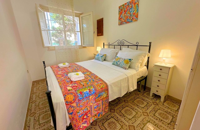 Best price 50 meters from the sea. Private parking