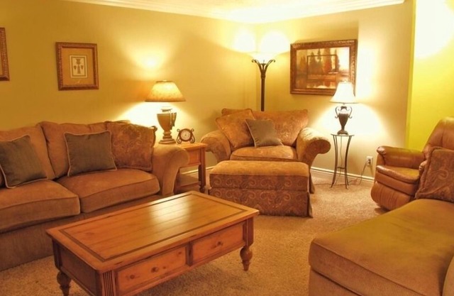 BEST REVIEWS! Relax and be Comfortable with Big Screen TV, Hot Tub and BBQ
