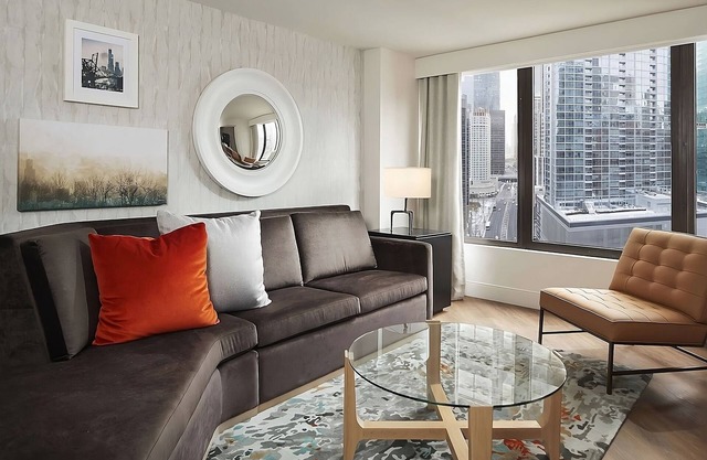 Best Stay! 3 Relaxing Units, Onsite Pool, Parking, Near Art Institute of Chicago
