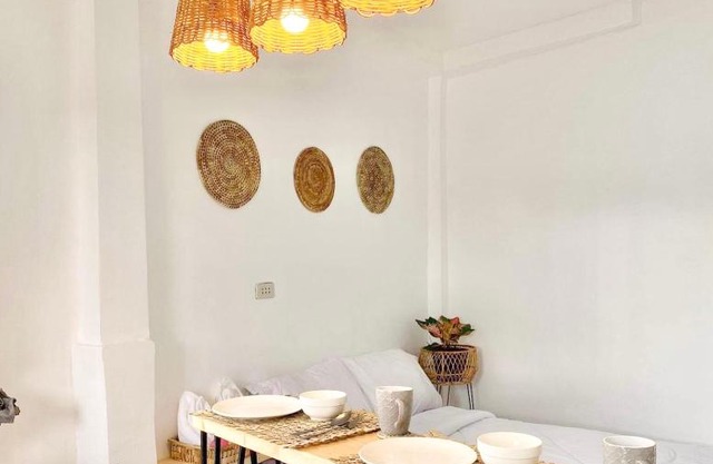 Best studio flat w/ NETFLIX near airport and beach!