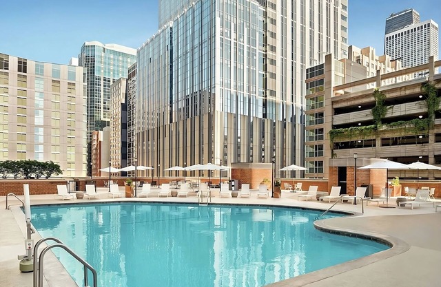 Best Value, Quality Stay! Outdoor Pool, Parking Onsite, Near Ohio Street Beach