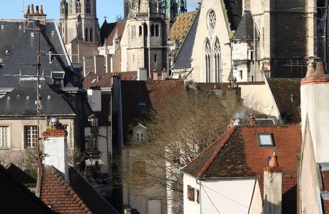 Best View In Dijon. Large (90 sq/m) 2 Bedroom Airconditioned Apartment.