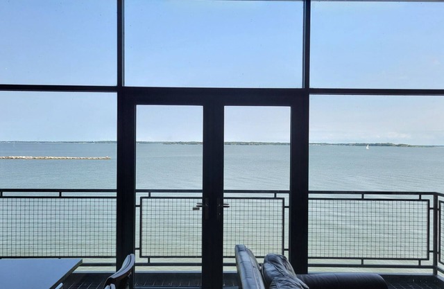 Best View Waterfront Penthouse Condo Minutes from Cedar Point