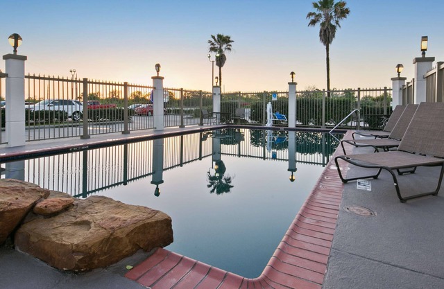 Best Western Dayton Inn & Suites