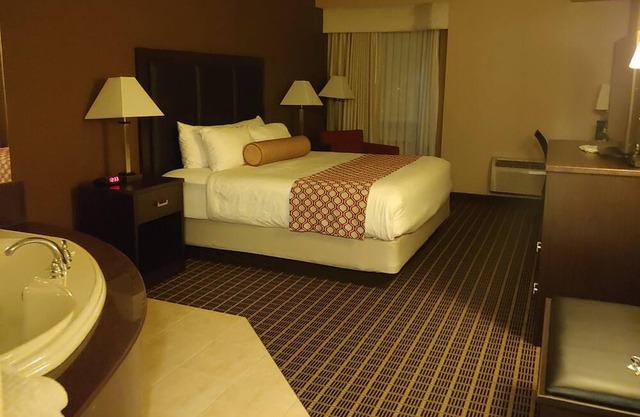 Best Western Plus Burlington Inn & Suites