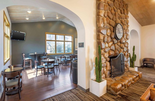 Best Western Plus Cottontree Inn