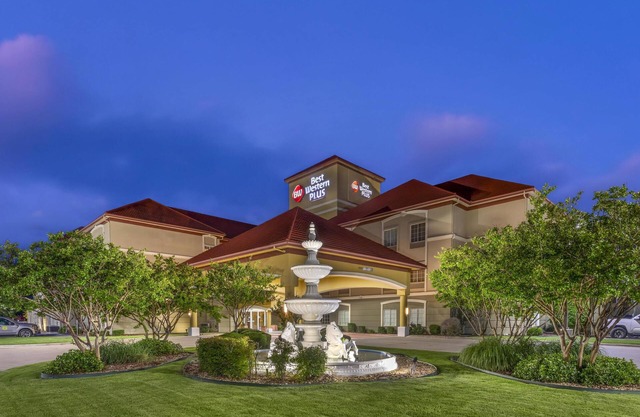Best Western Plus Monica Royale Inn & Suites