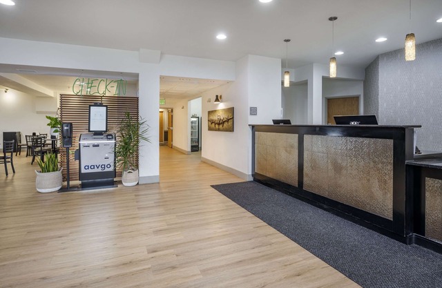 Best Western Plus Peppertree Airport Inn