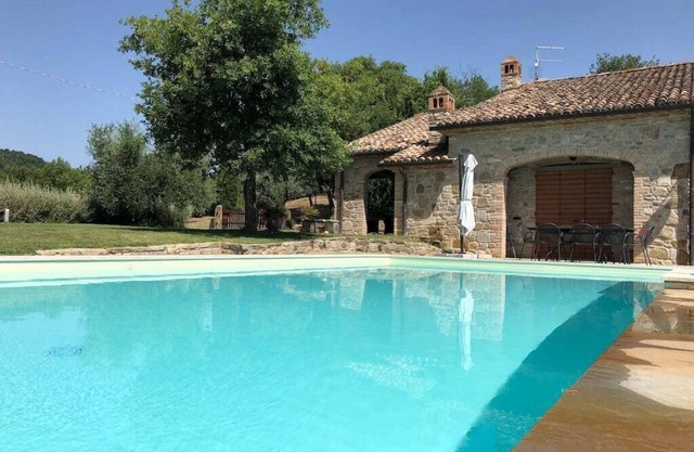 [Between Umbria and Tuscany] villa with infinity pool
