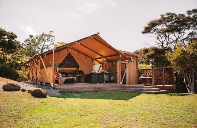 Bethells Beach Glamping RetreatnPerfect for couples to escape!