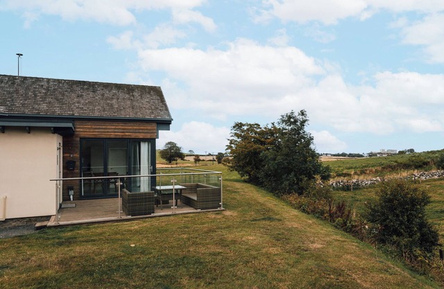 BETONY, pet friendly, character holiday cottage in Bamburgh