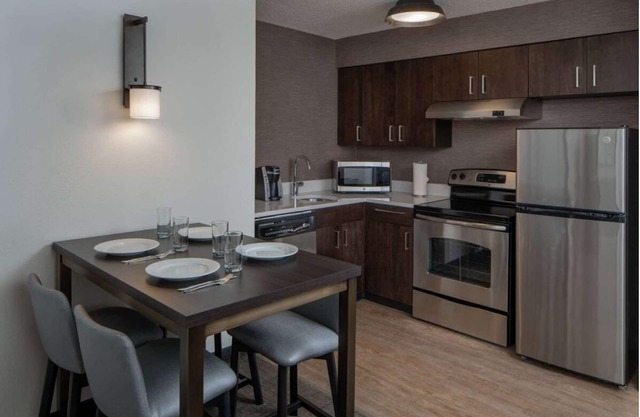 Better Choice for your Vacation! 3 Modern Units, Close to Stringfellow Park