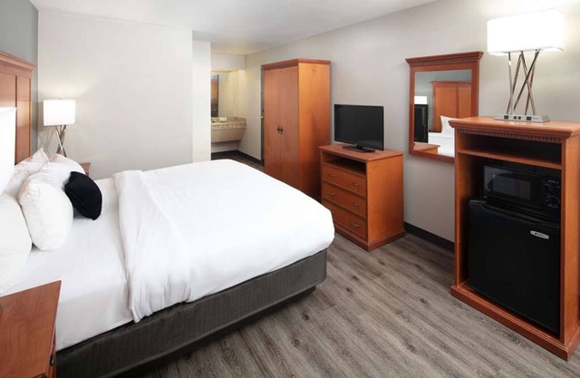 Better Choice For Your Vacation! Accessible Unit! Near Pine Nursery Park!