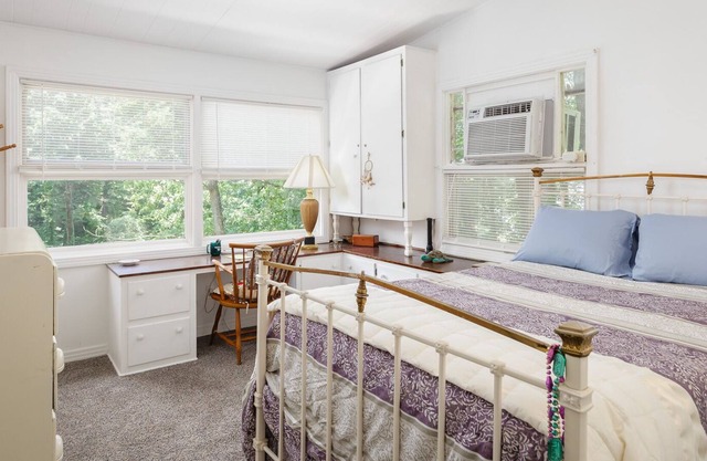 Bettie's Lake Cottage