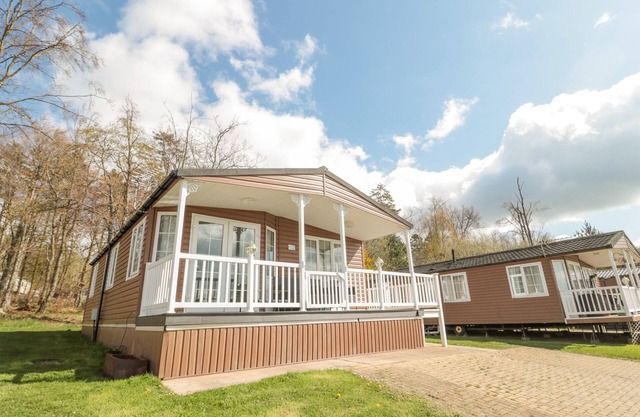 BETTY'S LODGE, pet friendly, with a garden in Swarland