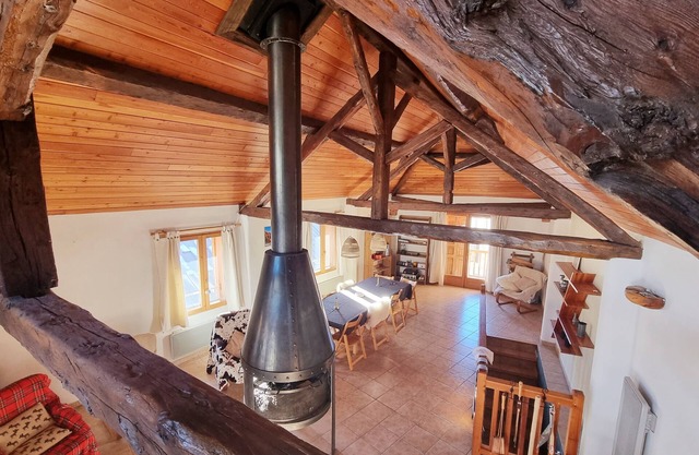 Between ST VERAN AND CEILLAC Beautiful chalet comfort mezzanine fireplace 3Bathrooms