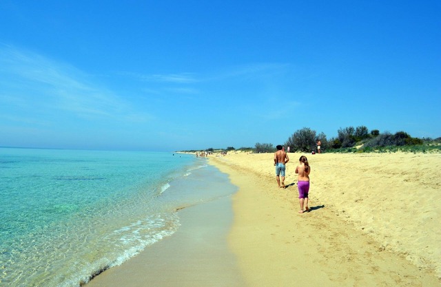 BETWEEN THE TWO SEAS OF SALENTO