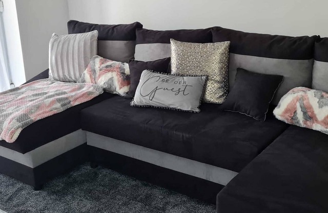Bevan Sleeps, Central Warrington,Sleeps 6,Smart TV, Secure basement Parking