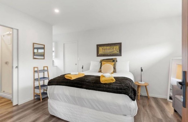 Beverley Hills Studio Apartment