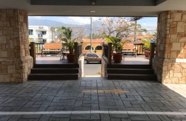 Beverly Hills: Hotel & Business