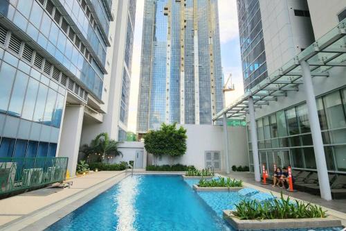 BGC Cosy Spacious 1BR Uptown Parksuites with Balcony City View