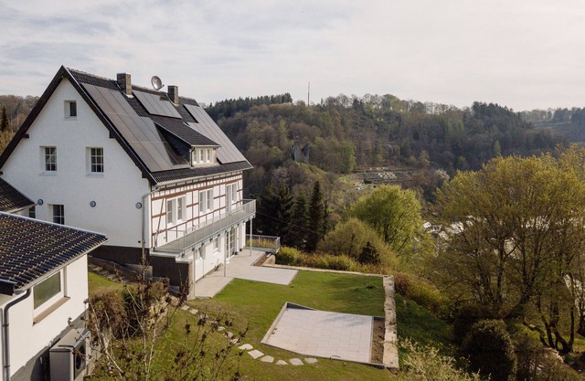 Bienenhaus 2 - Holiday apartment with a fantastic view of the old town of Monschau
