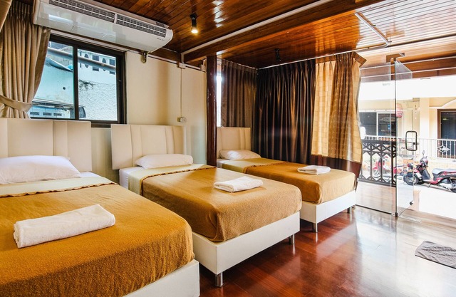 BIG 2BR Beach House 200m from Hilton walking distance to all bars &restaurants