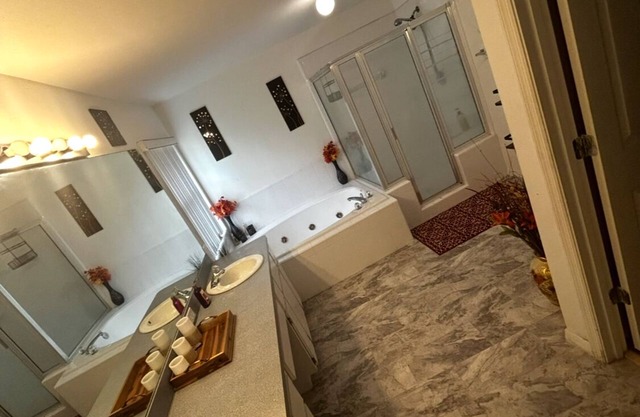 Big 4-bedroom home minutes from North Fl, Shands, Oaks Mall & Ben Hill Stadium