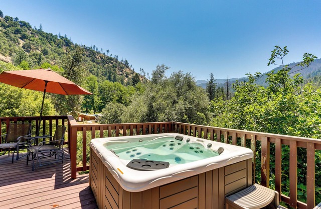 Big Bar Home w/Hot Tub & Fire Pit!