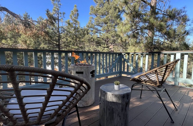 Big Bear Cabin on Forest Edge w/Tesla Charger