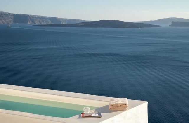 Big Blue Villa with Hot tub and Sea View by Caldera Houses