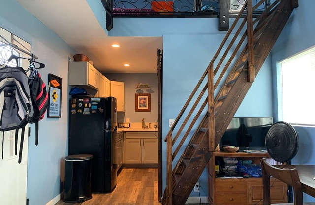 Big Blue Whale - Spacious "Tiny" Home with COLD A/C