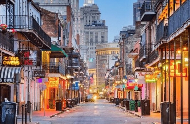 Big Easy Bed & Breakfast: Authentic NOLA Stay with Chef-Crafted Comforts.