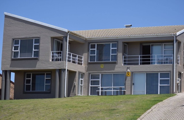 Big family modern house to rent in JBay