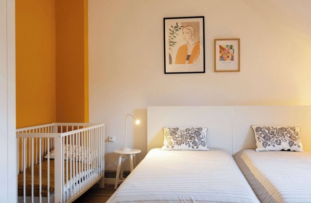 Big flat with fresh renovation,free parking,SonyPS