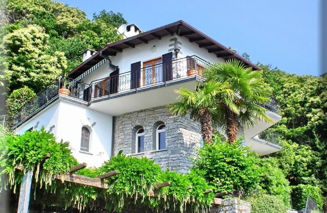 Big Holiday Home with fantastic panoramic sea views