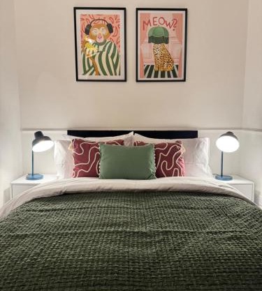 BIG House for Business Stays in Barnsley with 6-bedrooms & 8 Beds by PureStay